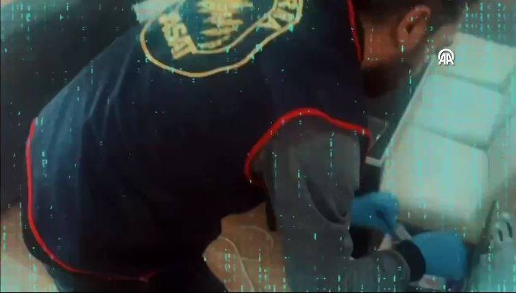 Antalya merkezli 13 ilde ‘Sibergöz-35’ operasyonu: 48 gözaltı - Resim: 7